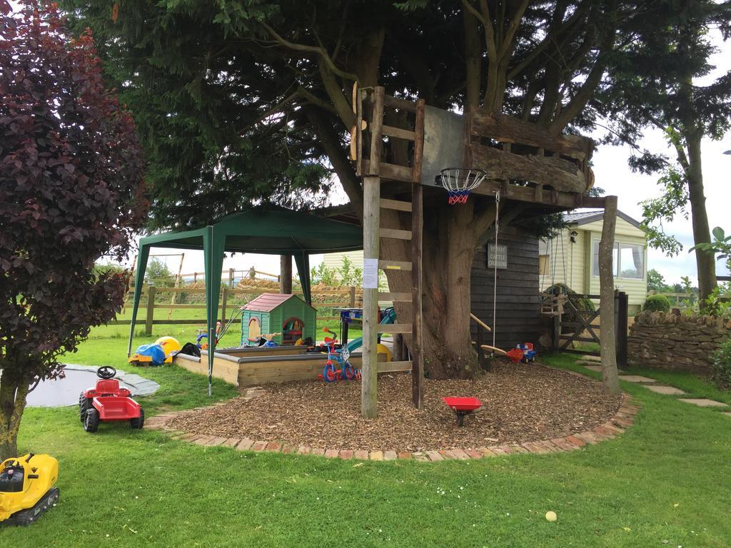 Rew Farm Country & Equestrian Accommodation - Sunrise Lodge Melksham Exterior foto